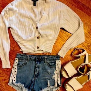 Fun & flirty beachy early fall outfit